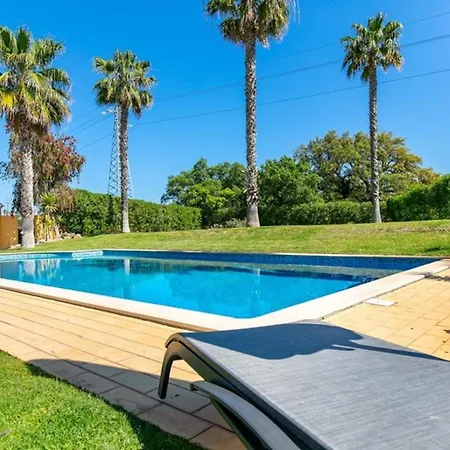 Magnificent Villa In El Paraiso *